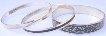 Excedentes Brazalete de color plateado